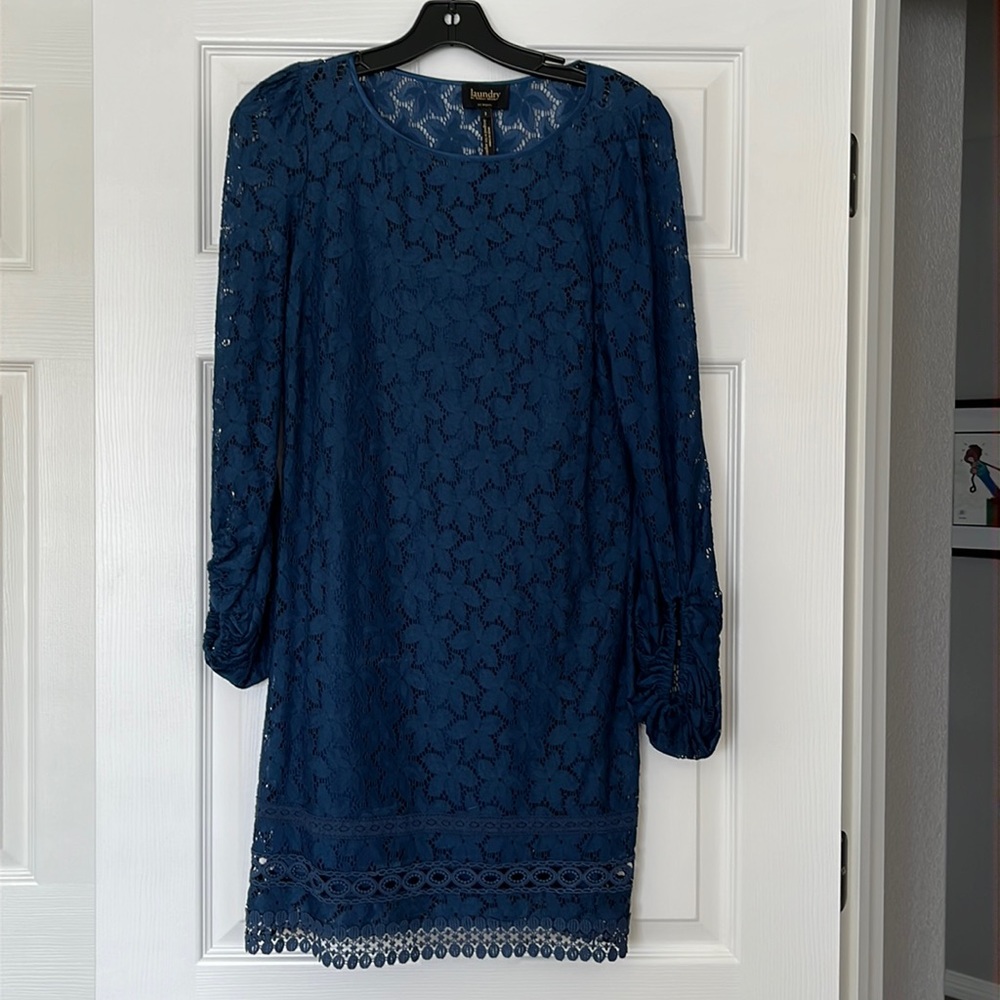 EUC, worn once!  Shelli Segal beautiful lace dress